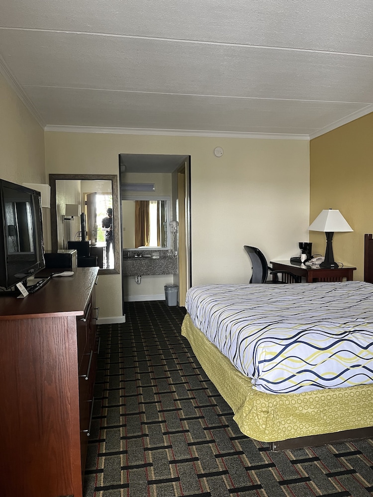 Single King Room photo 2
