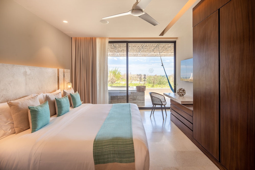 One Bedroom Villa with Hot Tub and King Bed