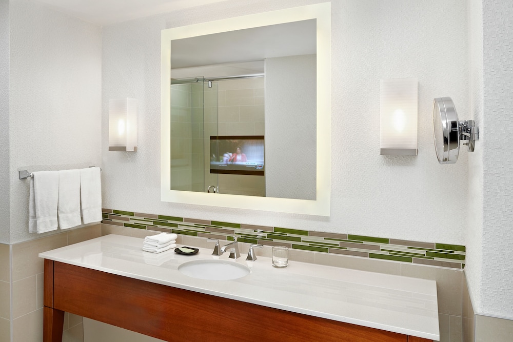Junior Suite, 1 King Bed - Photo 6