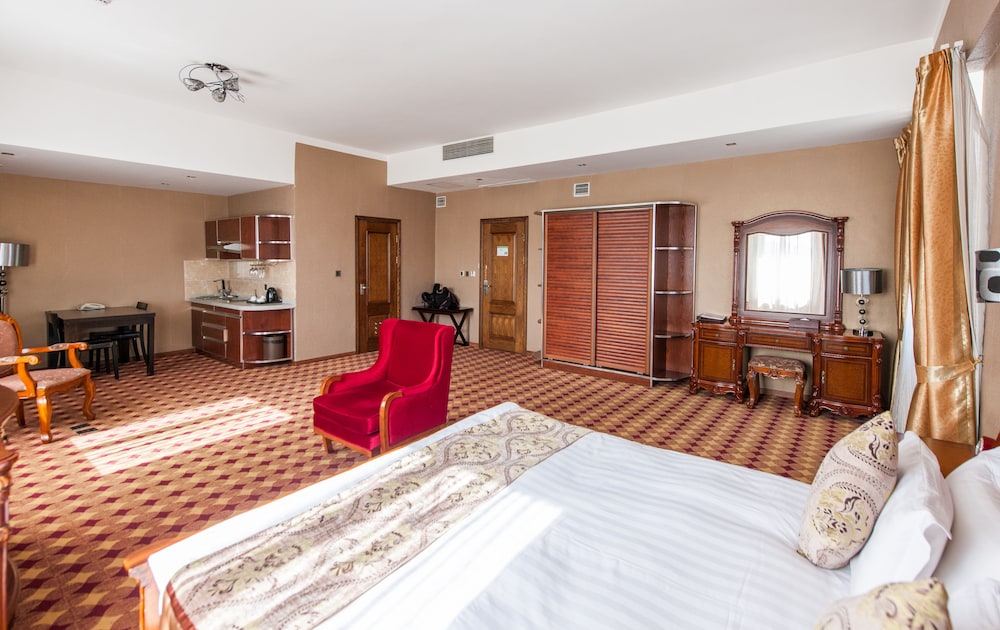 Deluxe King Room photo 2