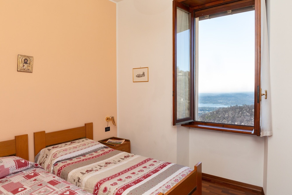 Deluxe Twin Room, Lake View photo 1
