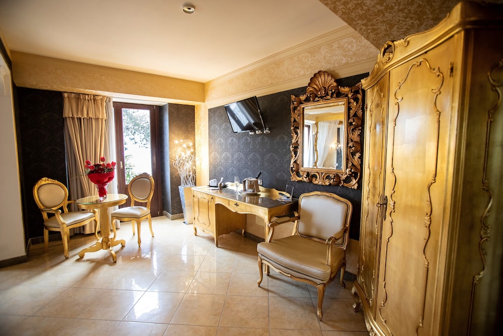 Suite - Photo 8