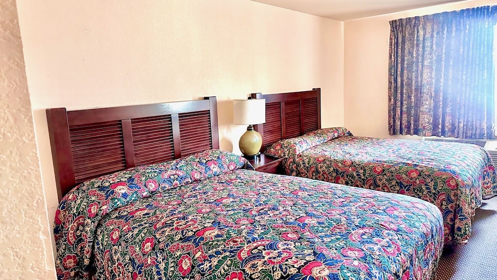 Standard Room, 2 Queen Beds, Smoking photo 1