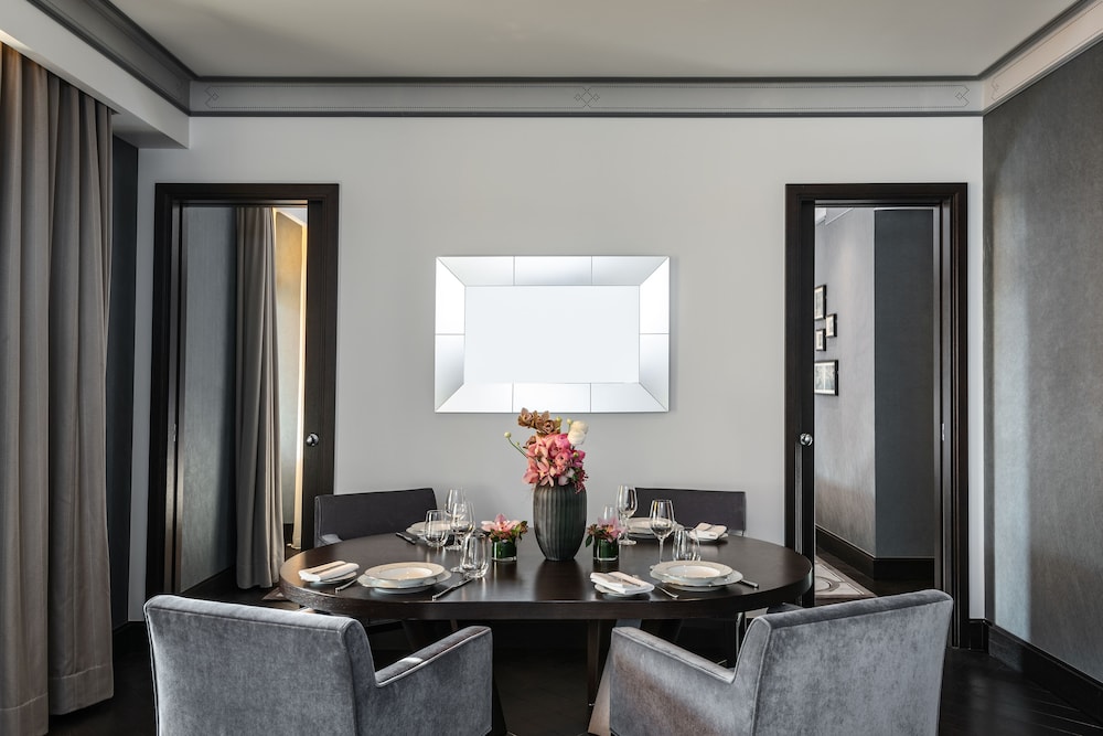 Suite, Lake View (Savoy)