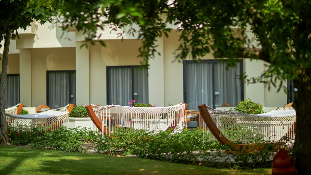 Premiere Terrace Garden - Photo 1