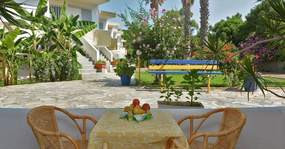 Family Studio, Garden View