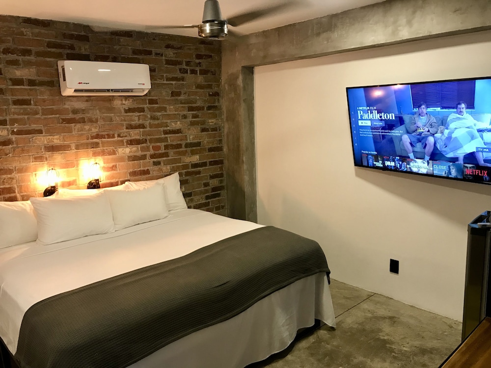 Suite 102 : two twin beds photo 1