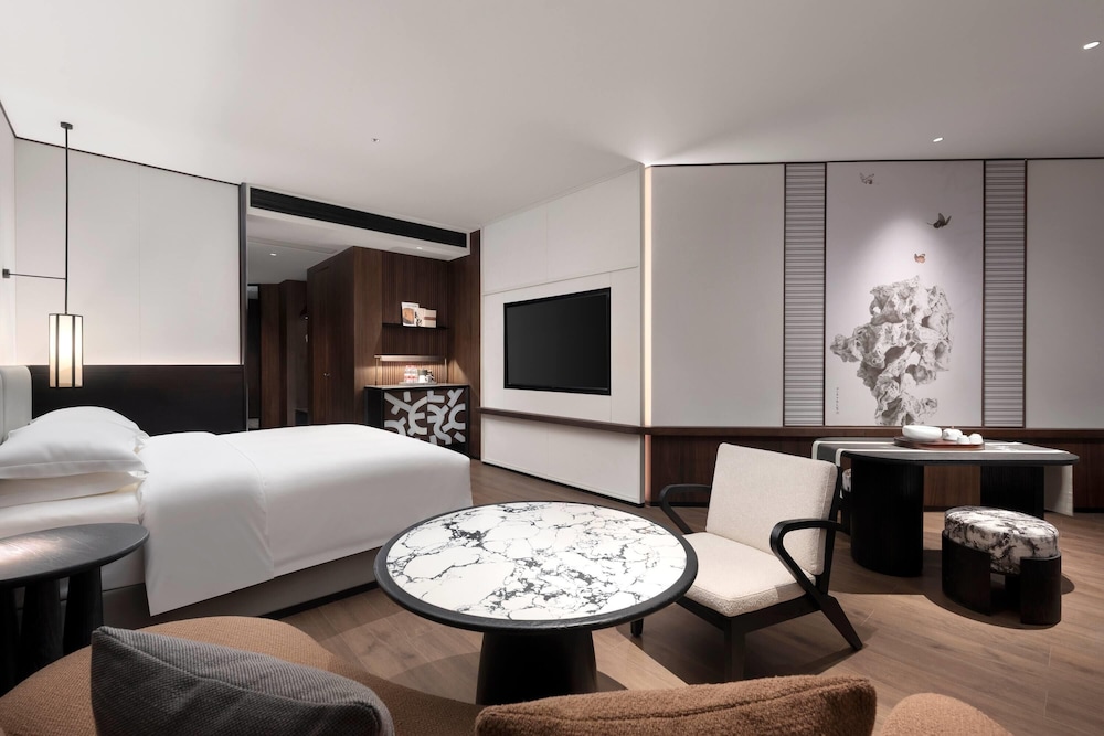 Deluxe Room, 1 King Bed, Non Smoking ( Tea Art Room)