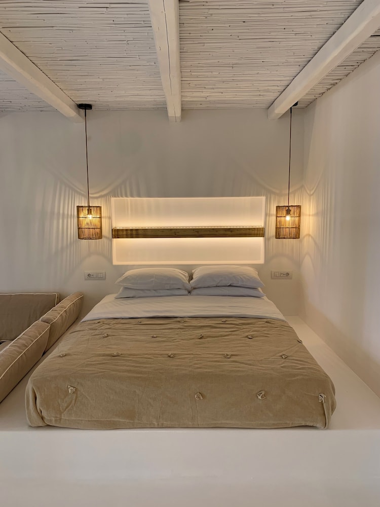 Deluxe Double Room - Photo 10