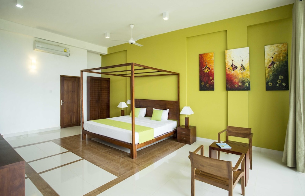 Deluxe Double Room, 1 King Bed, Beach View, Sea Facing photo 3