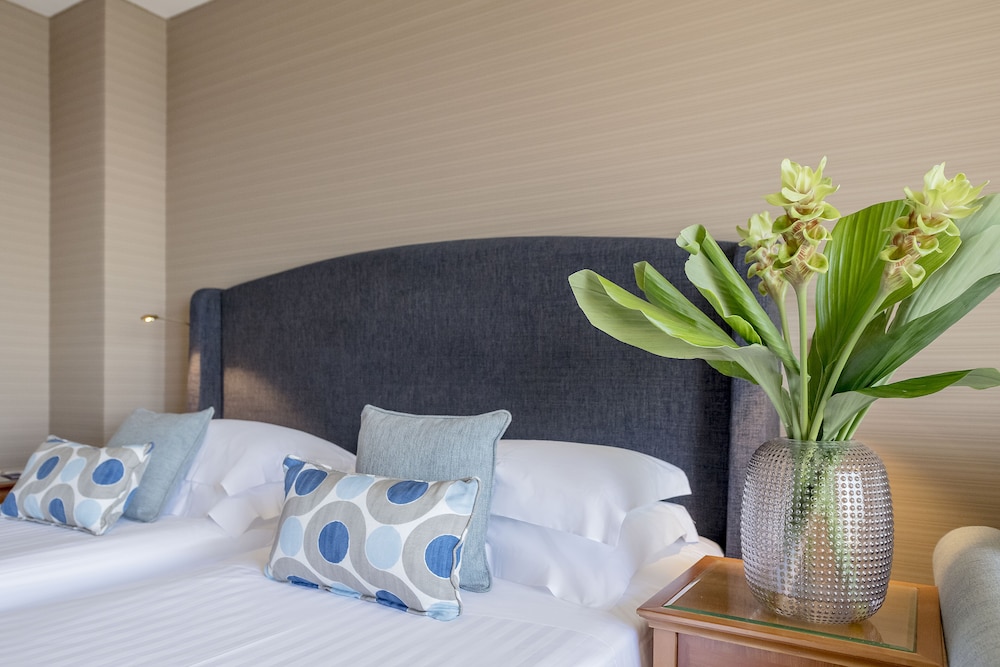 Classic Double Room (with Sofabed) - Photo 4