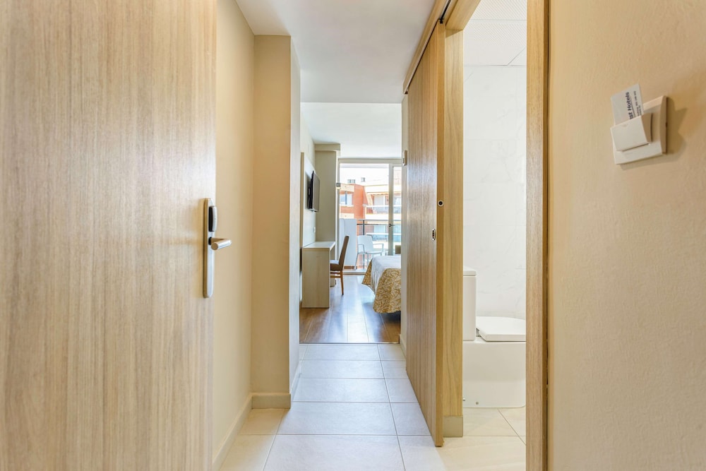 Triple Room (3 Adults) - Photo 12