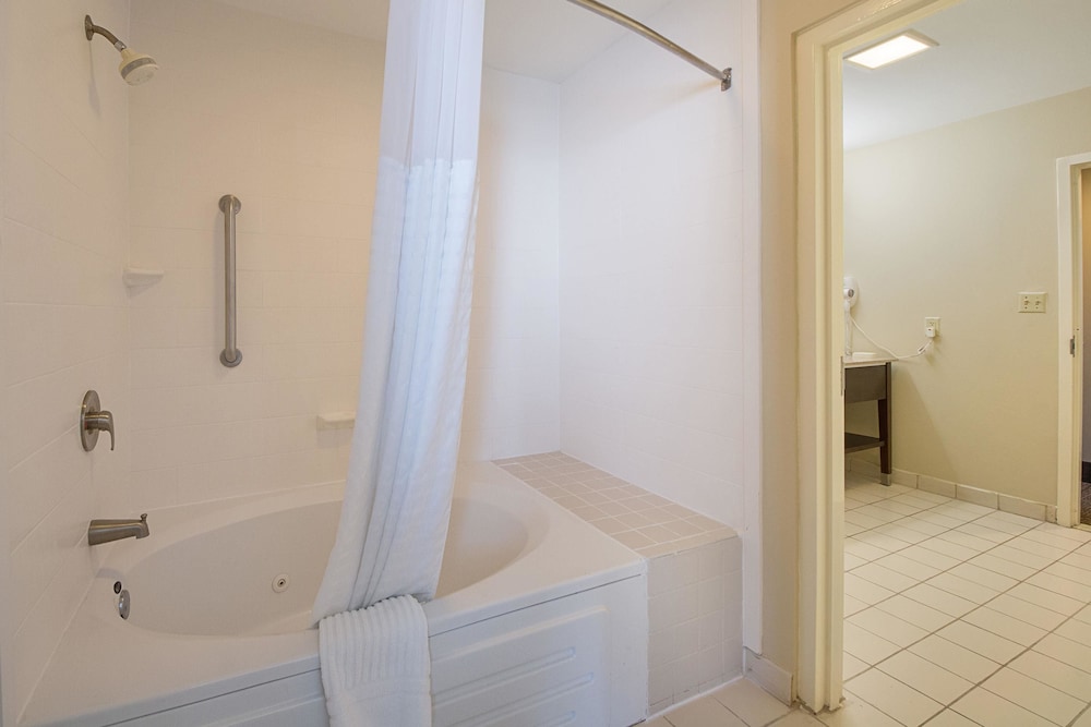 Suite, Multiple Beds, Accessible, Jetted Tub photo 1