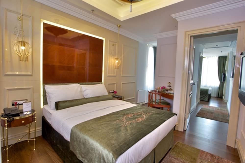 Family Suite, 3 Bedrooms, Connecting Rooms, Corner photo 2
