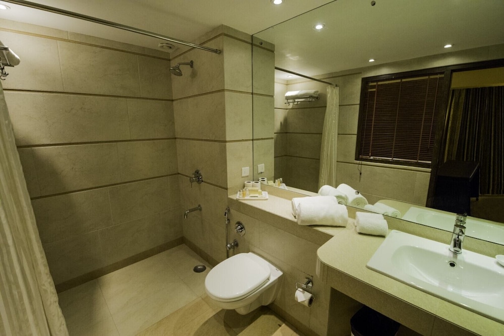 Suite - Photo 3