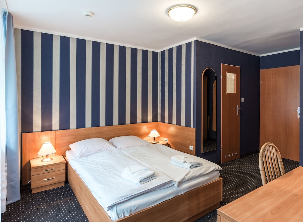 Classic Double Room, 2 Twin Beds, Non Smoking, Pets Allowed photo 2