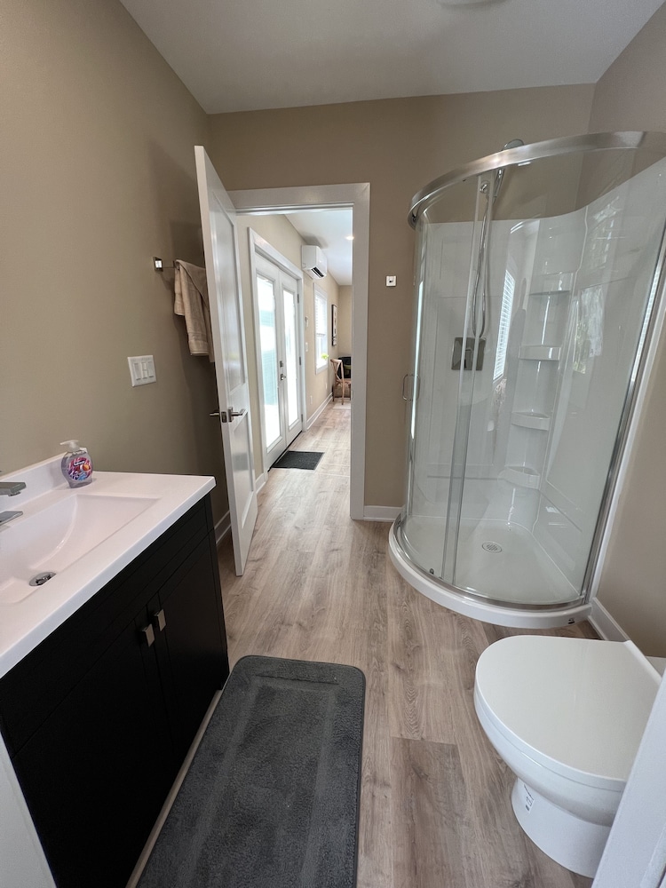 House, 1 Bedroom (No pets, tiny house, linens included) photo 2