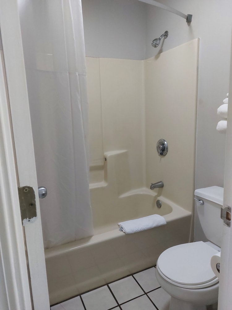Room, 1 King Bed, Accessible, Non Smoking - Photo 6
