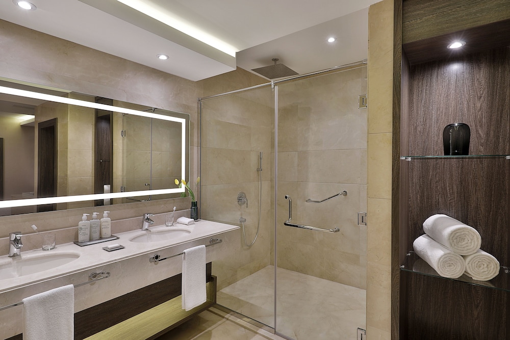 Suite, 1 King Bed, Accessible Bathtub, Non Smoking photo 3
