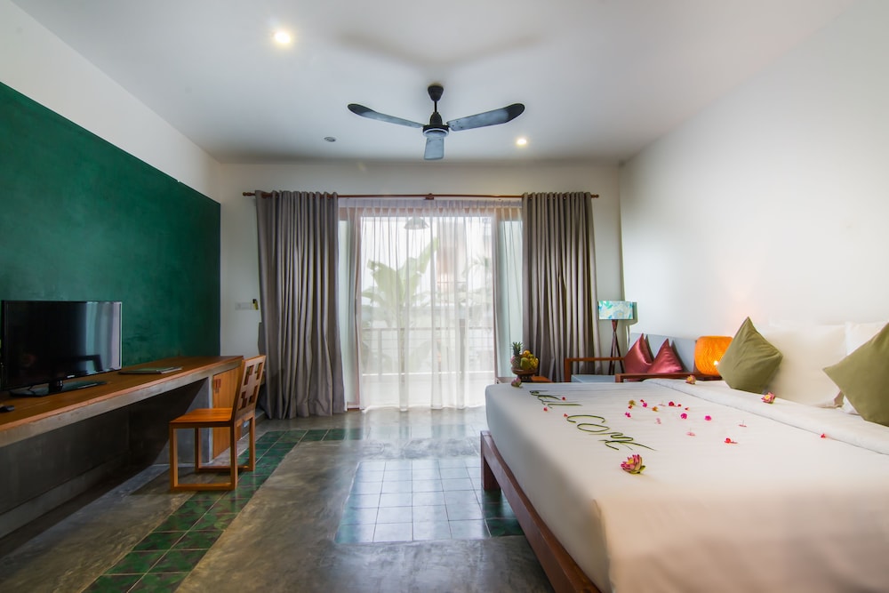 Deluxe Double Room - Free Roundtrip Airport Transfer photo 1
