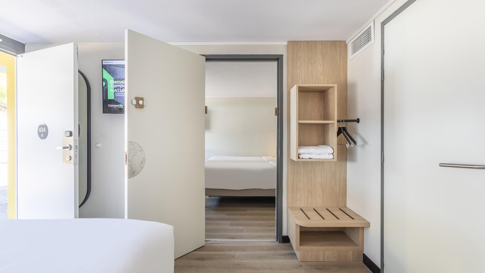 Standard Room, Multiple Beds, Connecting Rooms - Photo 5