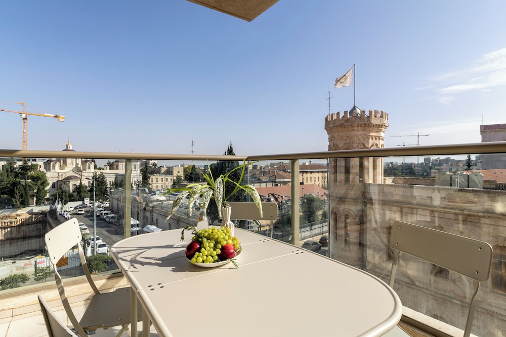 Executive Apartment, 3 Bedrooms, City View photo 3