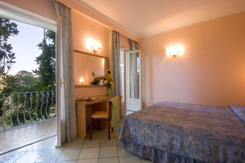 Standard Double or Twin Room (in Depandance, stair access only) - Photo 4