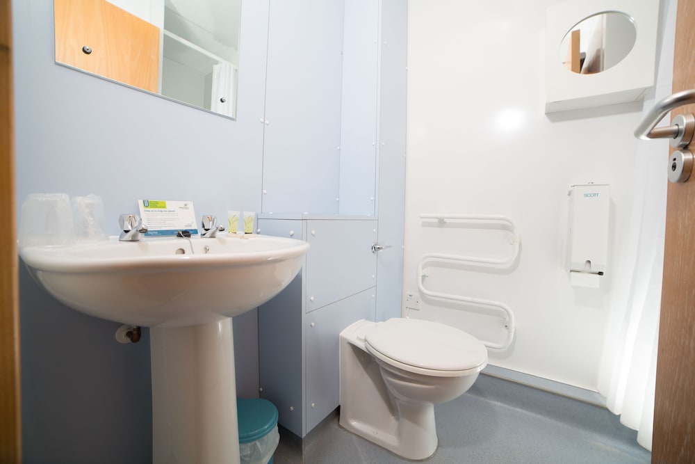 Single Room, 1 Double Bed, Private Bathroom (No TV) photo 2