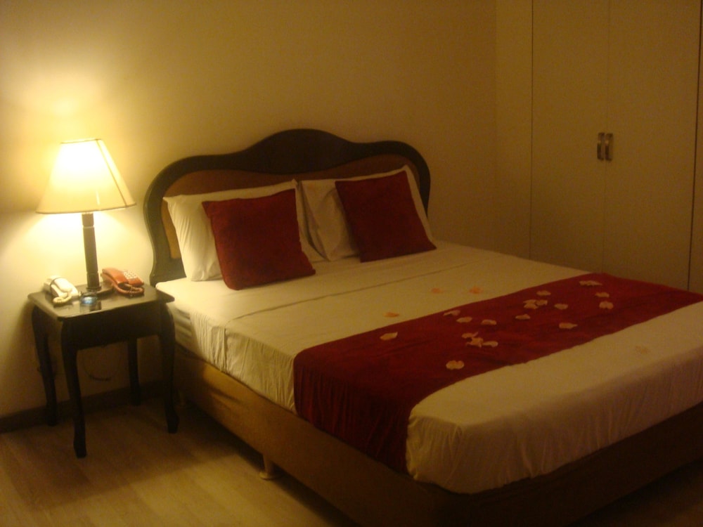 Standard Room, 1 Queen Bed