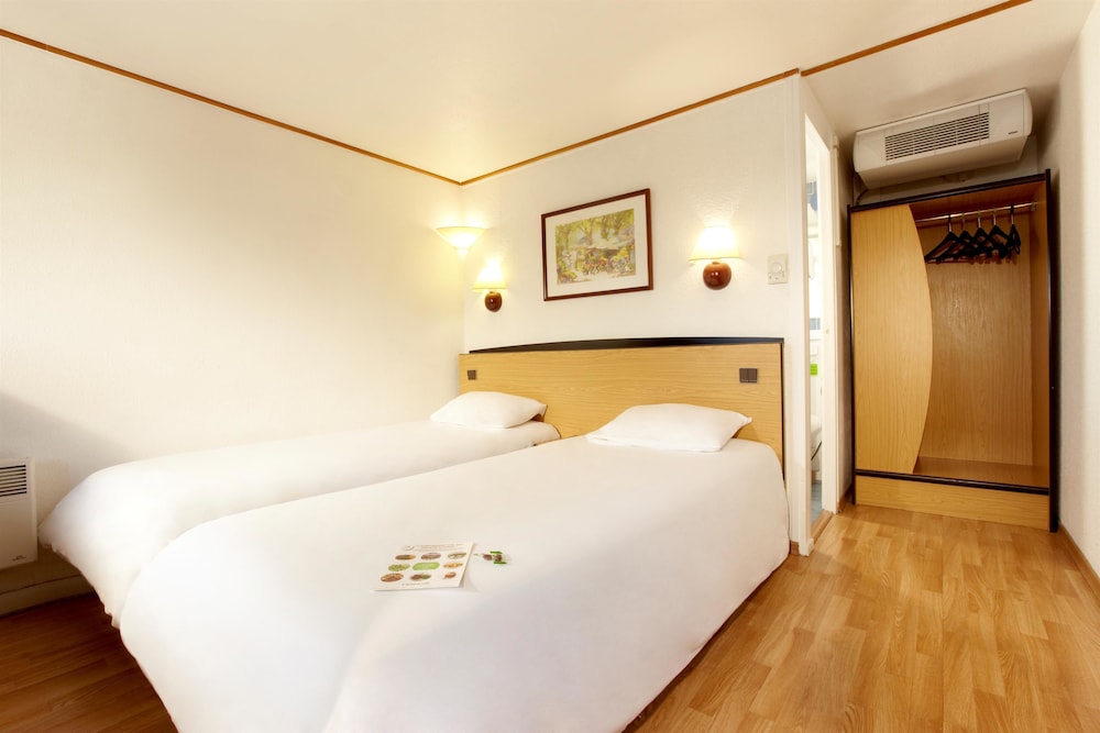 Standard Room, Multiple Beds - Photo 2