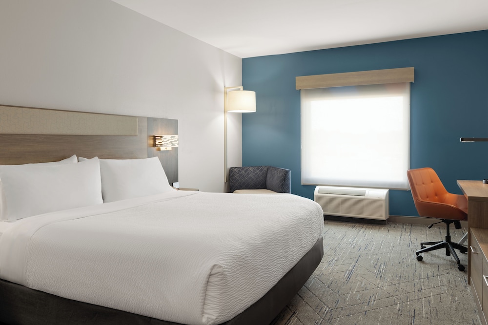 Standard Room, 1 King Bed - Photo 3