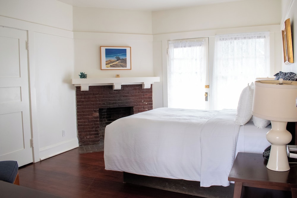 Room, 1 Queen Bed, Balcony photo 2