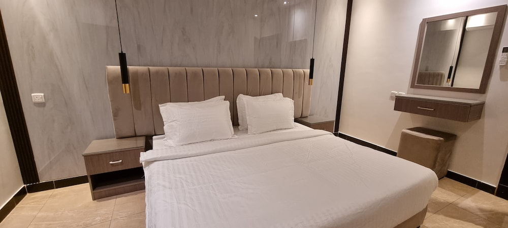 Design Room, 1 King Bed, Kitchen, Mezzanine