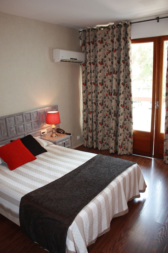 Comfort Room, Balcony, River View (South)