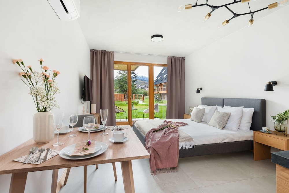 Deluxe Studio Suite