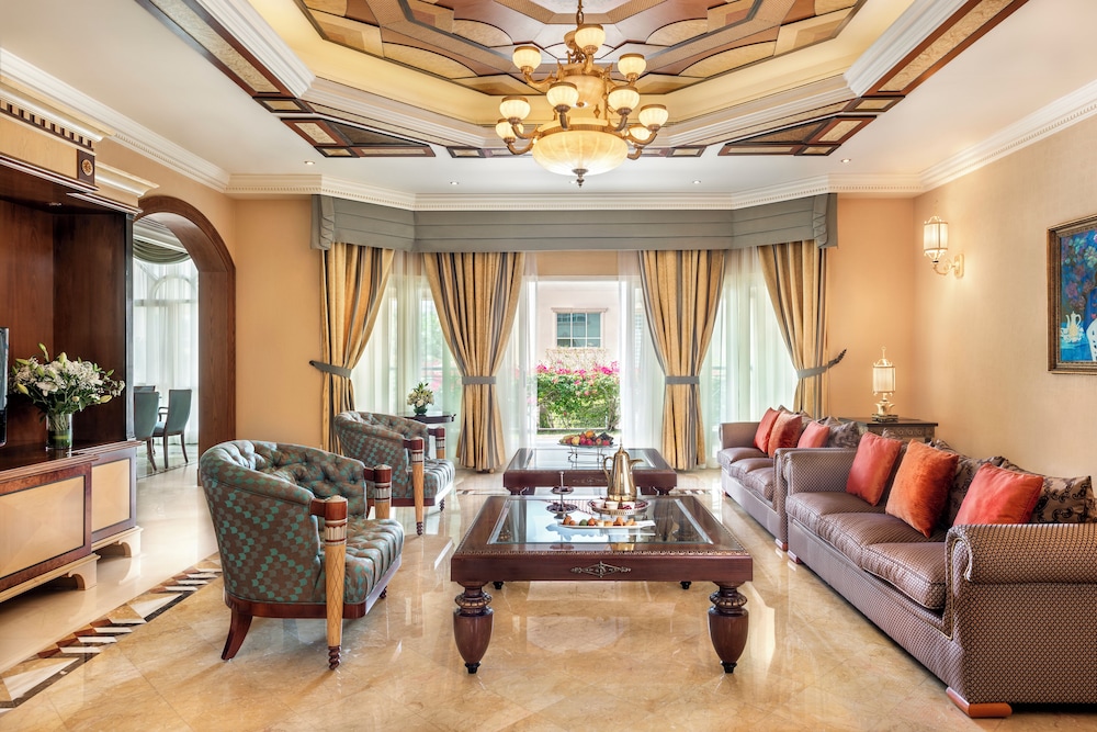 Three Bedroom Villa - Free daily shuttle bus to Yas attractions, Yas Mall and Grand Mosque