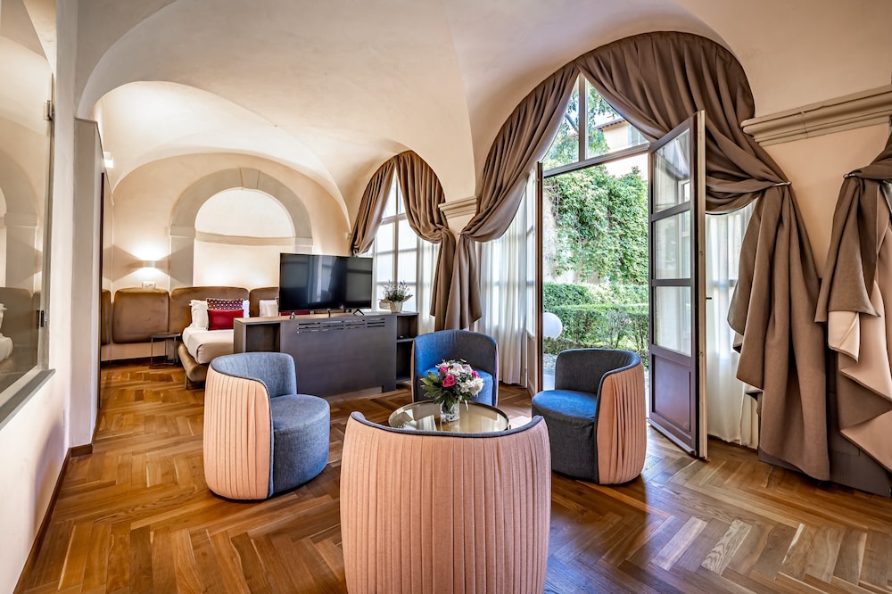 Deluxe Double Room, Garden View thumbnail 6