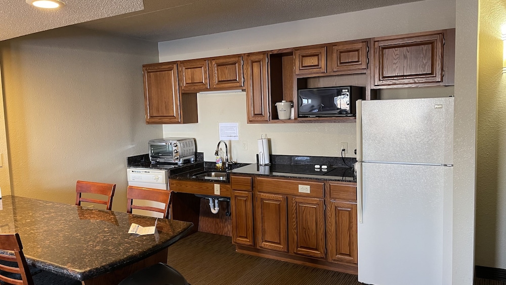 Family Suite, 1 King Bed, Non Smoking, Fireplace (2 Room, Kitchen) - Photo 2