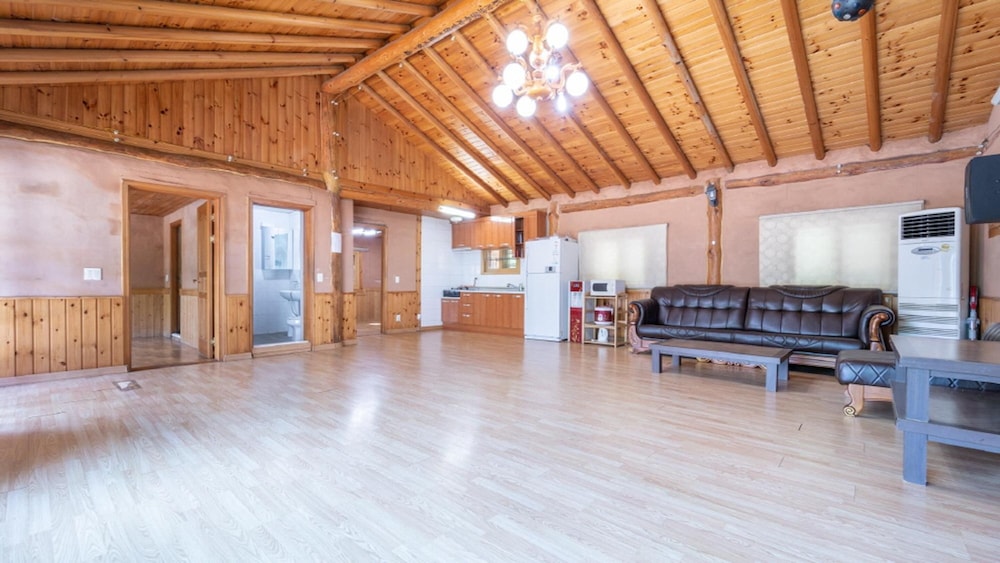 Basic Room, 2 Bedrooms (hwangto35)