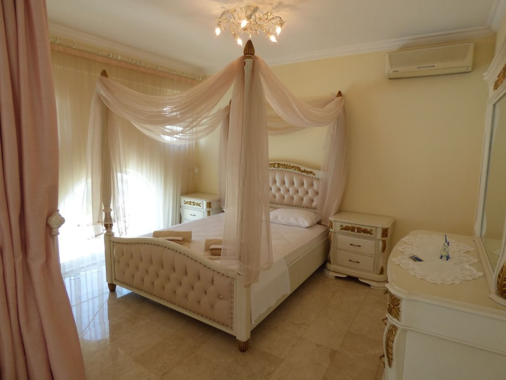 Villa, 4 Bedrooms, Pool View photo 1