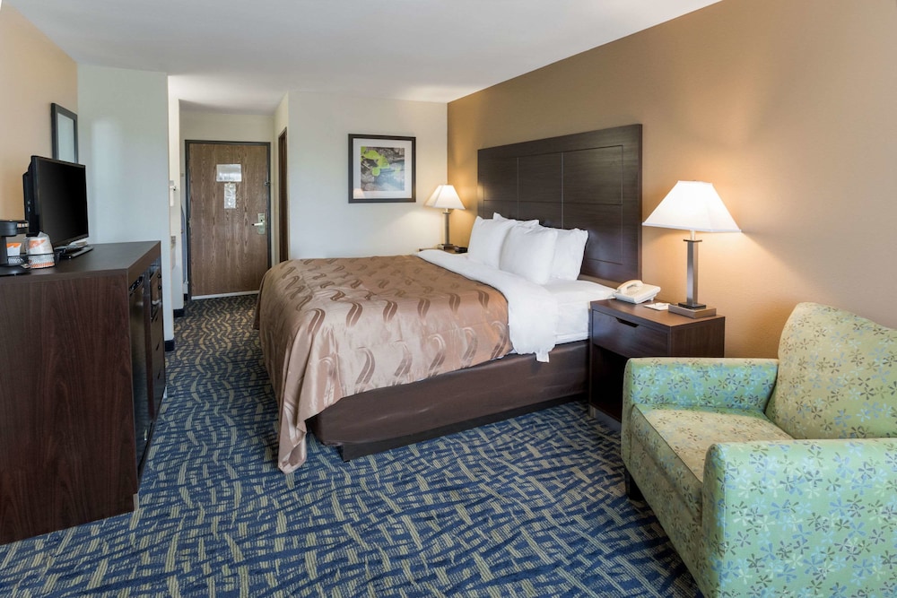 Standard Room, 1 King Bed, Non Smoking - Photo 3