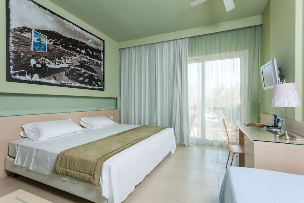 Standard Double Room Single Use, 1 Bedroom, Ocean View, Oceanfront photo 2
