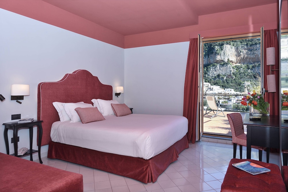 Deluxe Room, 1 Bedroom, Non Smoking, Sea View - Photo 9