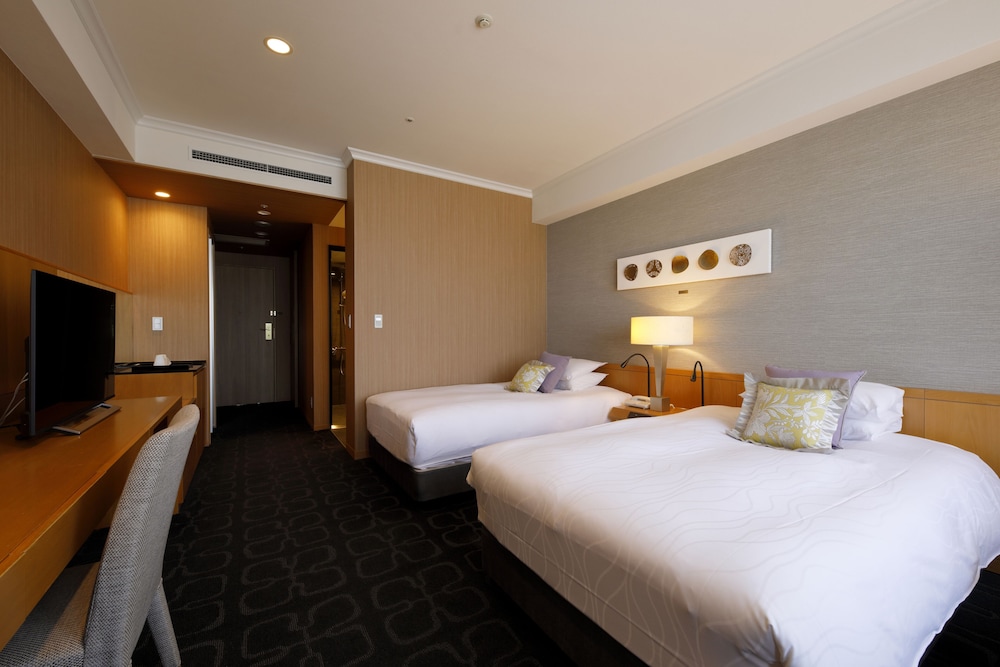 High Floor Luxe Twin Room, Non Smoking, 31sqm thumbnail 5