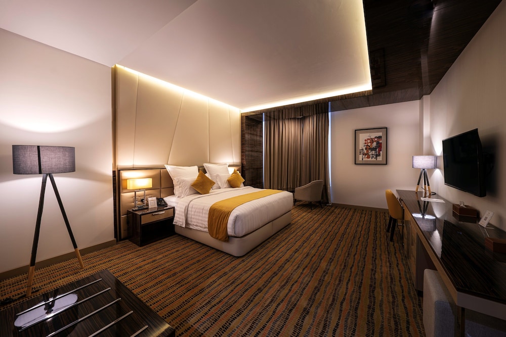 Deluxe Room, 1 King Bed, Non Smoking, City View photo 1