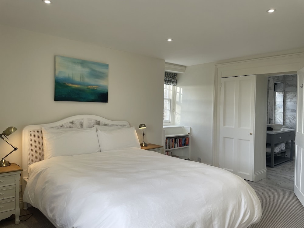 Deluxe Apartment, Private Bathroom, Garden View (Hazelwood) photo 2