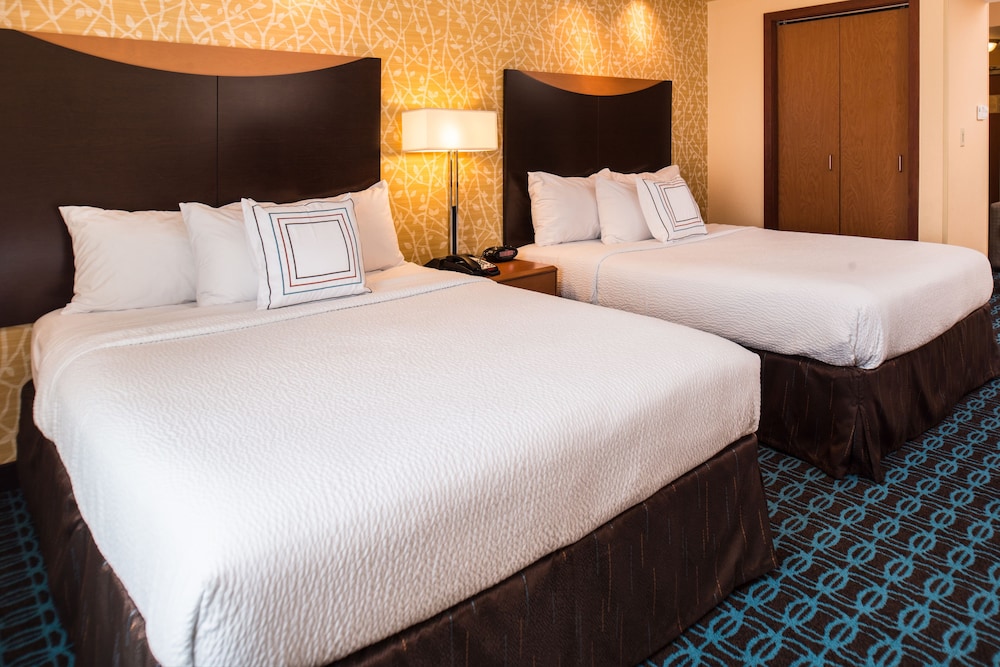 Room, 2 Queen Beds - Photo 4