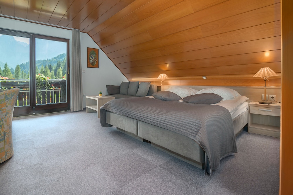 Standard Double or Twin Room photo 2