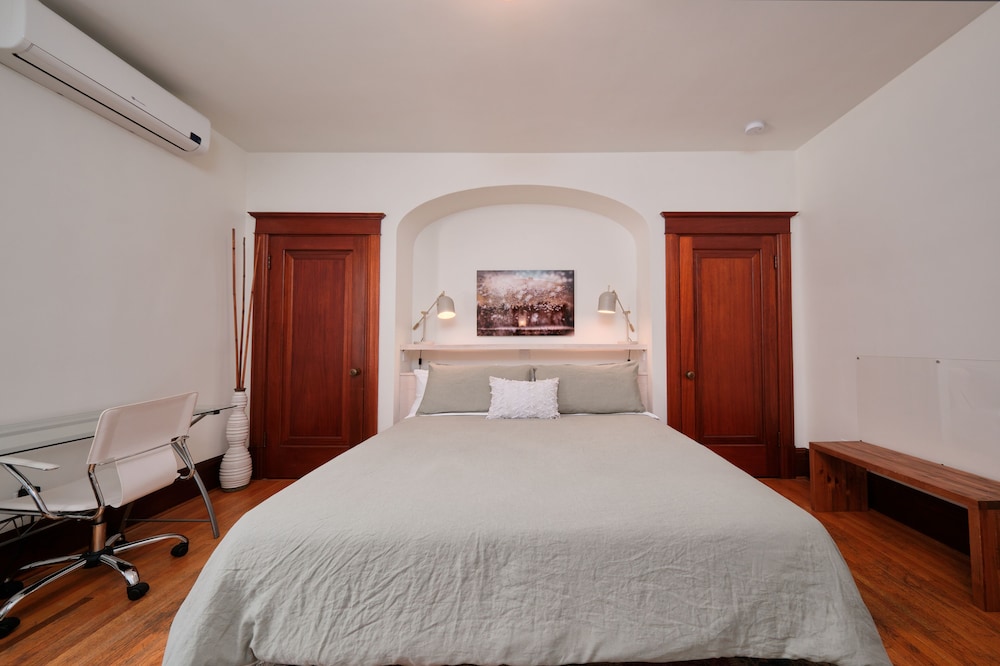 Superior Room, 1 King Bed (No 2) photo 1