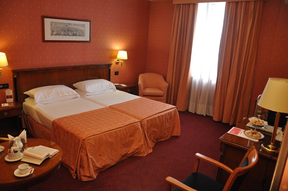 Standard Double or Twin Room - Photo 1